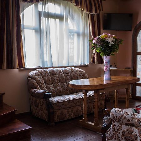 Cottage Shchaslyvyi Yaremche Bagian luar foto
