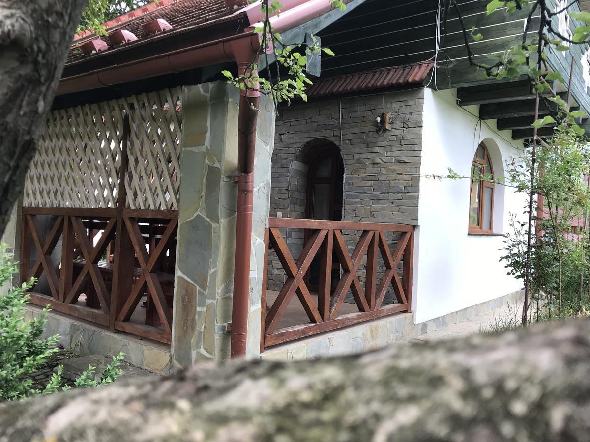 Cottage Shchaslyvyi Yaremche Bagian luar foto