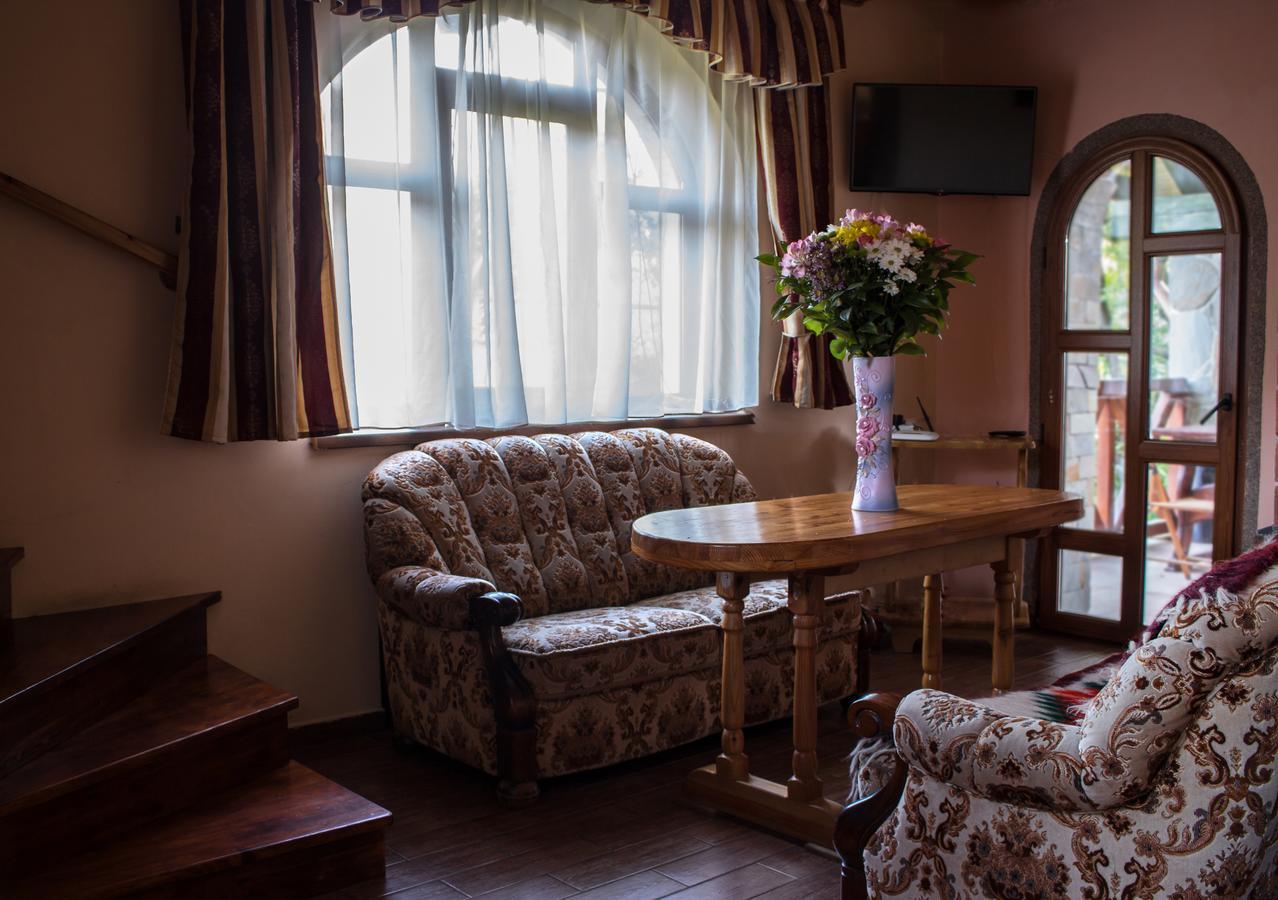Cottage Shchaslyvyi Yaremche Bagian luar foto